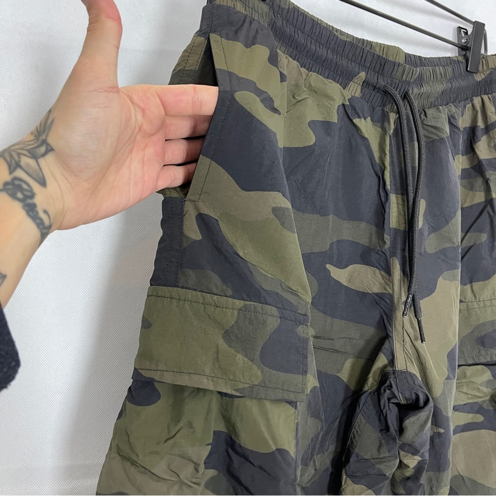 Victorias Secret PINK Camo Pants size Small